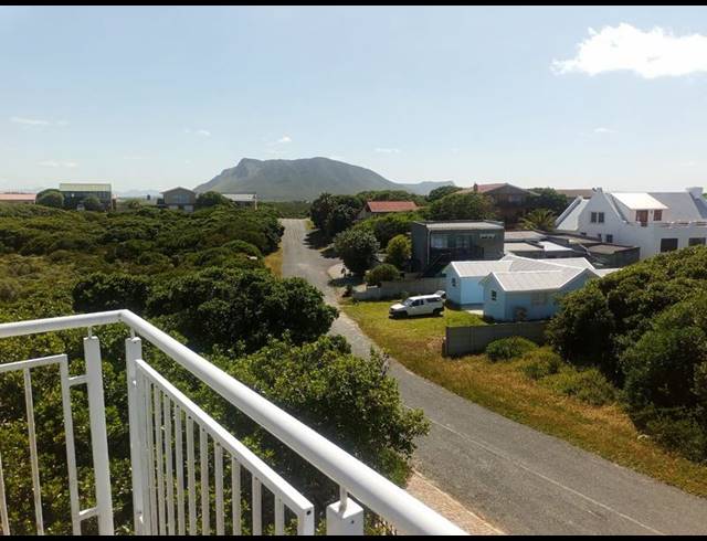 5 BEDROOM HOUSE FOR SALE IN KLEINBAAI